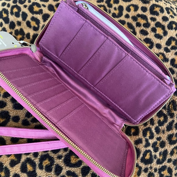 Sale🎉Travelon zip around wallet - Picture 2 of 9